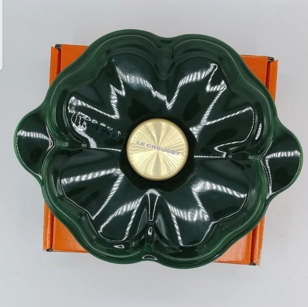 Le Creuset Cast Iron Clover Dutch oven